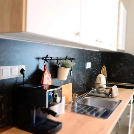 Charming 6 M From The Main Street Apartamento