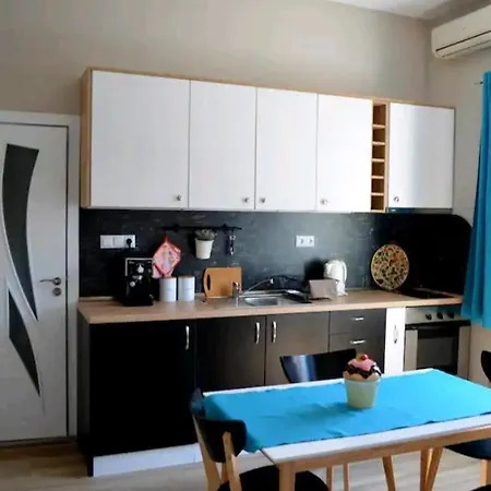 Charming 6 M From The Main Street Apartamento *