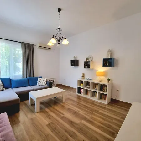 Charming 6 M From The Main Street Apartamento Burgas